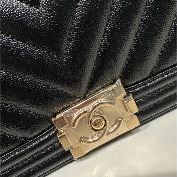 Chanel NWT Boy Bag new medium Caviar leather shoulder / crossbody bag - Picture 3 of 13